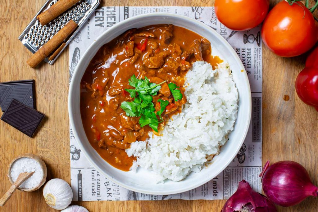 Gulasch-Vegan-mit-Reis-