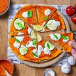 In-Stuecke-geschnittene-glutenfreie-Pizza
