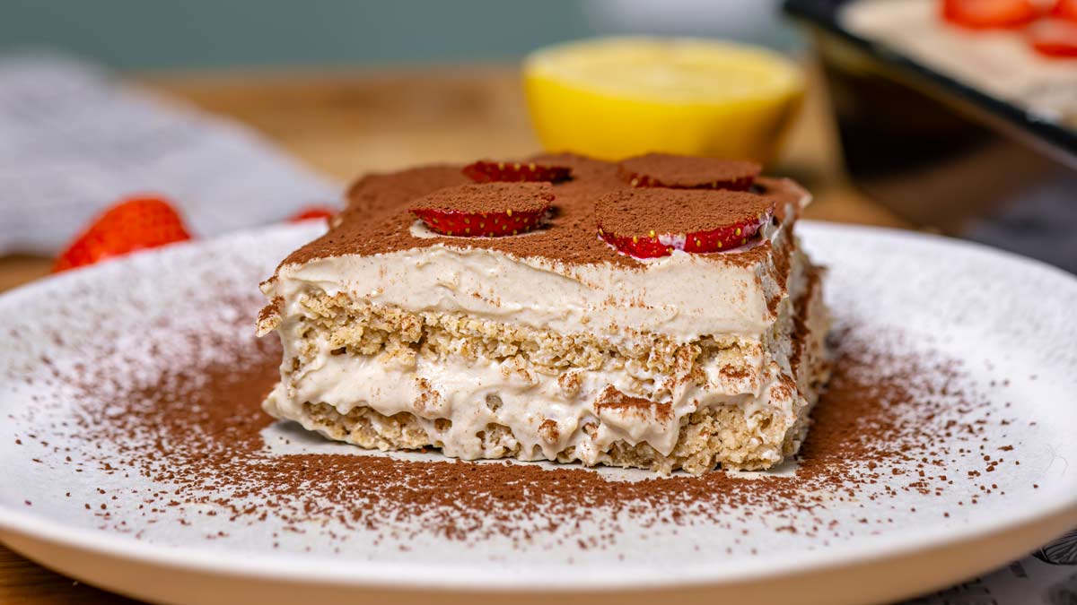 Veganes-Tiramisu-mit-Kakaopulver