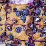 veganes-Fruehstueck-mit-Blaubeeren-und-Zucchini